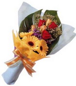 Ankara çiçek satışı firma ürünümüz  3 gül ve kır çiçekleri buketi