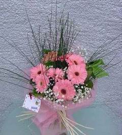 Ankara çiçek gönderme firmamızdan size özel  taze kır çiçekleri demeti